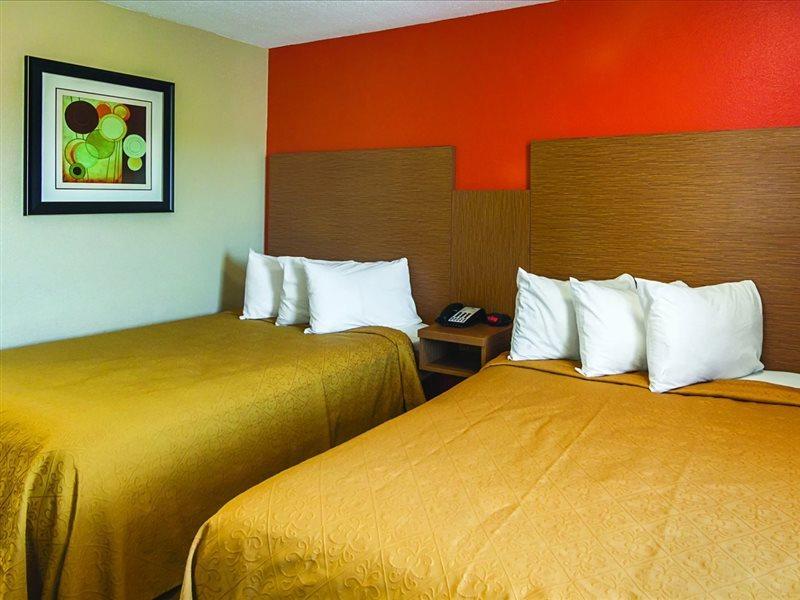 Days Inn & Suites By Wyndham Arlington Near Six Flags Buitenkant foto