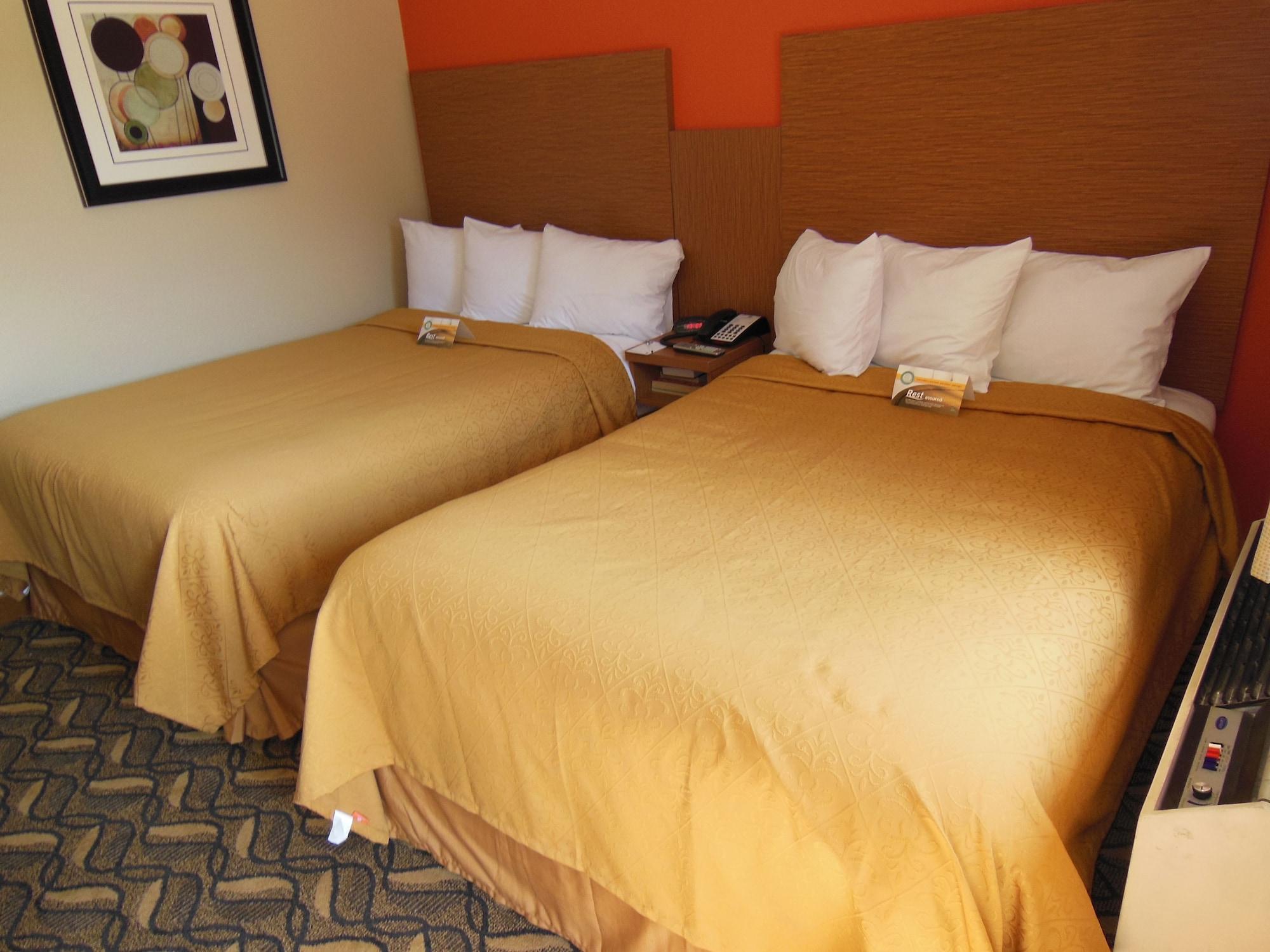 Days Inn & Suites By Wyndham Arlington Near Six Flags Buitenkant foto