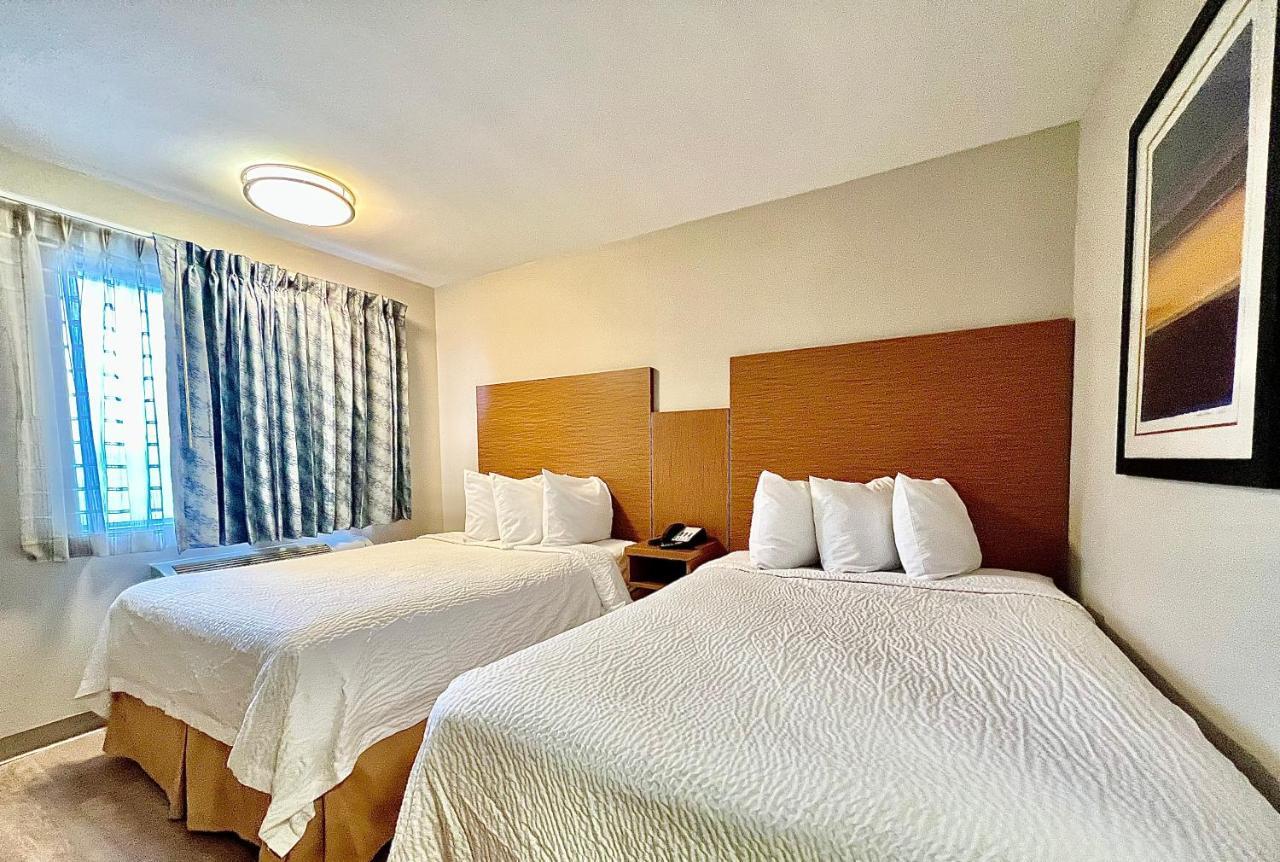 Days Inn & Suites By Wyndham Arlington Near Six Flags Buitenkant foto