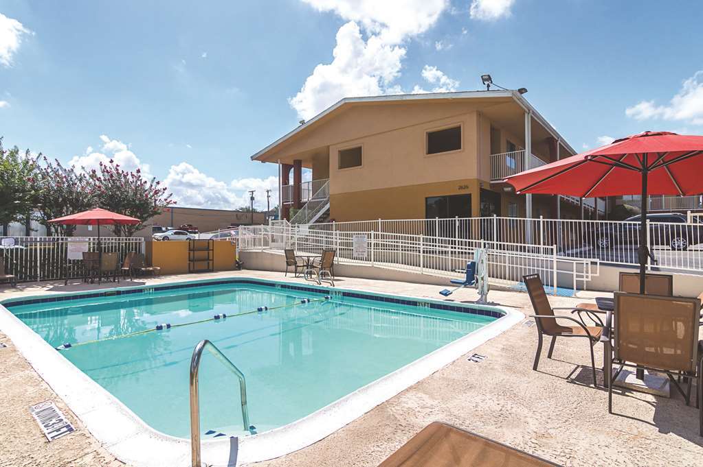 Days Inn & Suites By Wyndham Arlington Near Six Flags Faciliteiten foto