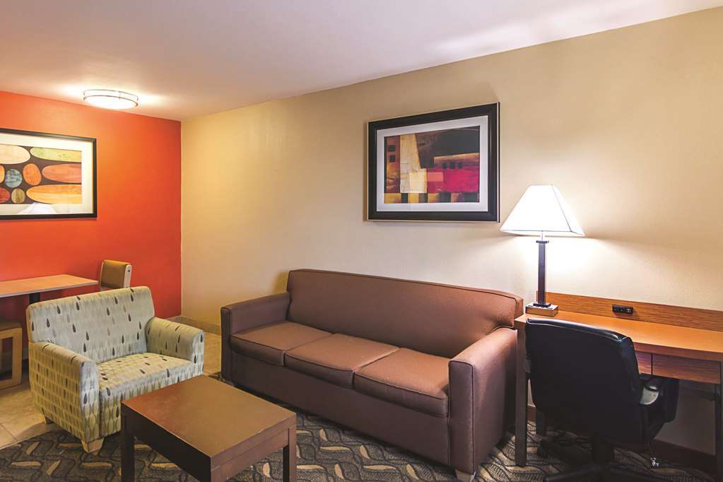 Days Inn & Suites By Wyndham Arlington Near Six Flags Kamer foto